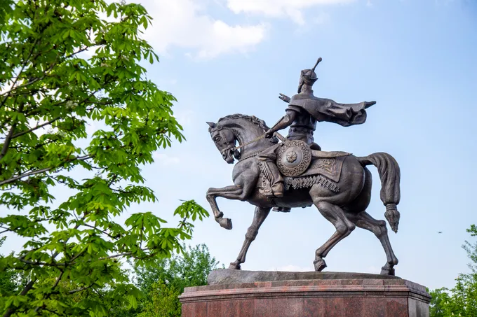 Как обновили сквер Амира Темура в Ташкенте 2026. Фото