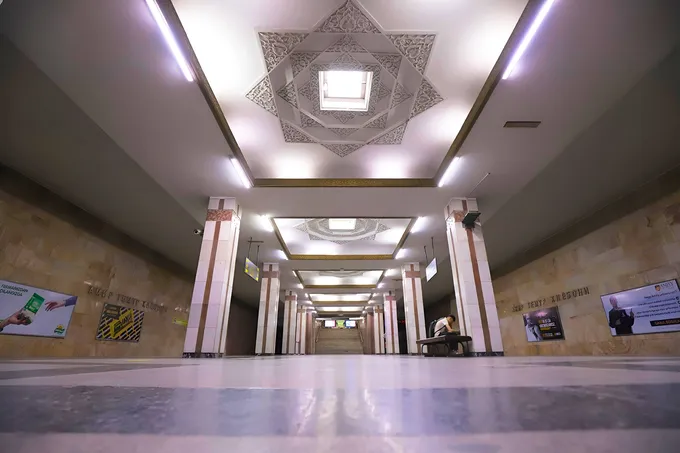 В метро Ташкента запустили тематический поезд к юбилею Амира Темура