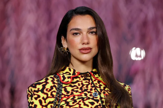 Dua Lipa o‘z suratidan reklamada foydalangani uchun Samsung‘ni sudga berdi