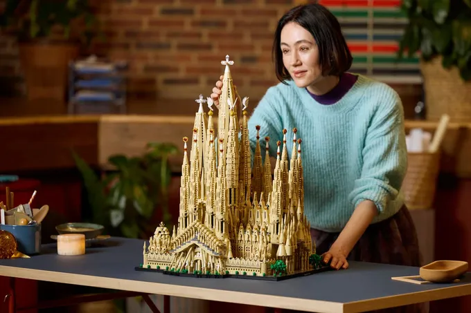 LEGO представила крупнейший набор в своей истории — из 12 тысяч деталей