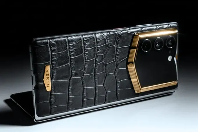 VERTU выпустила складной смартфон за полмиллиарда с ИИ-агентом для бизнеса