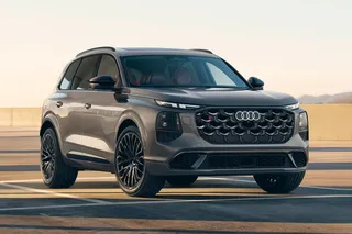 Audi показала новый Q7 с салоном от Q9 и поворотниками с проекцией на дорогу