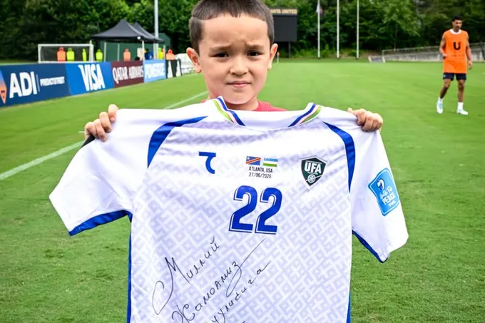 Kolumbiyaga qarshi oʻyinda yigʻlagan Isfandiyor oʻzbekistonlik futbolchilar bilan uchrashdi