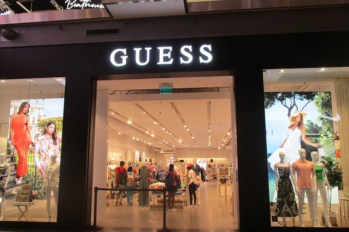 Скидки в Guess
