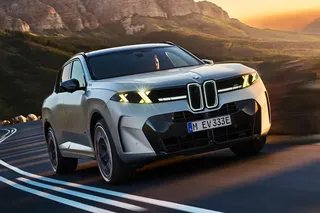 BMW представила новый X5 с необычным дизайном и запасом хода до 845 км