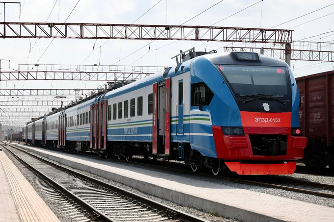 Toshkent—Bekobod yo‘nalishidagi elektropoyezdning qatnov jadvali va chipta narxlari e’lon qilindi