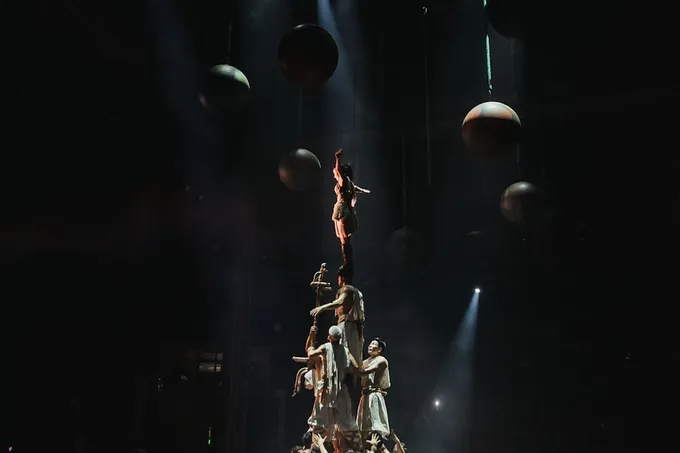 Nova Circus teatr-sirk shousi