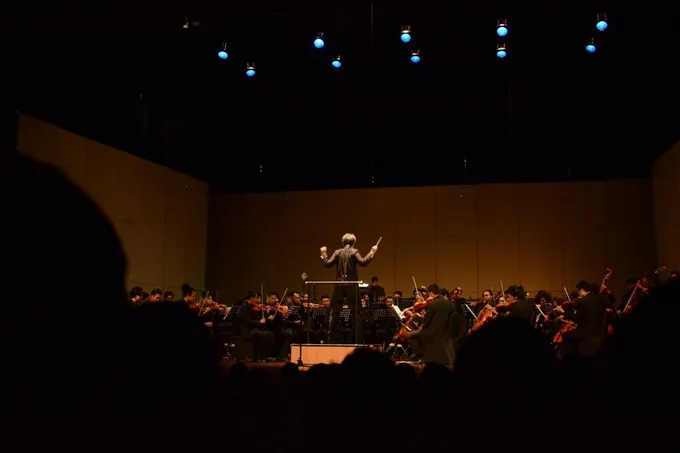 Sonata orkestri ijrosida Kino Simfoniya konserti