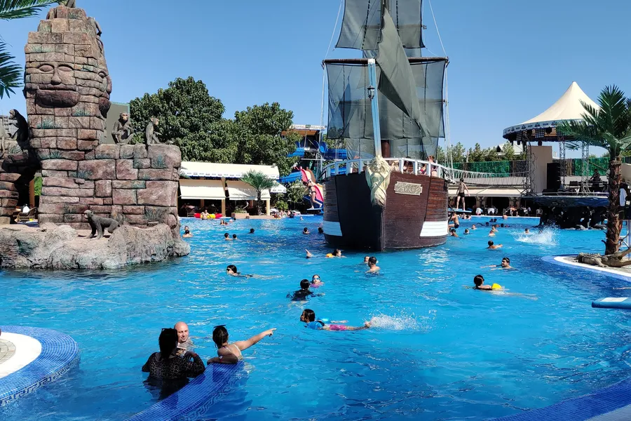 Акция «Женский день» в аквапарке Atlantis