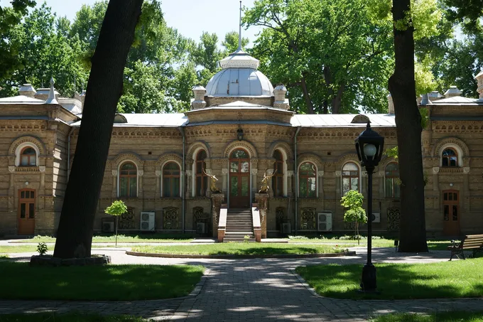 Toshkentdagi Romanovlar saroyida davlat sanʼat muzeyi filiali tashkil etiladi
