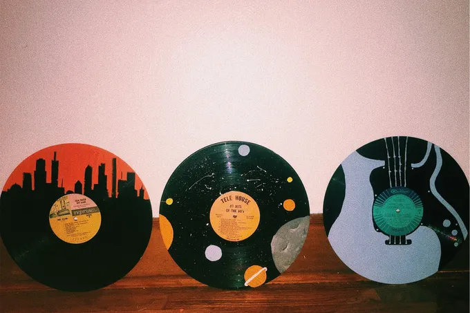 Vinil plastinkalarni bezash bo‘yicha mahorat darsi