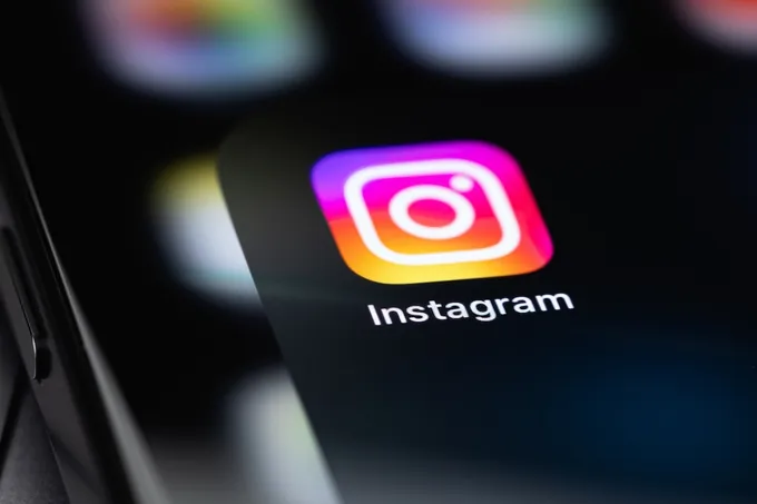 Instagram 10 yil ichida ilk bor logotipidagi yozuvni yangiladi