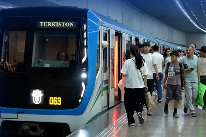 Ташкентское метро перевезло рекордное количество пассажиров за день