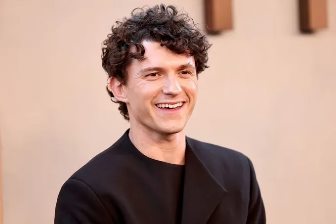 Tom Holland Gollivud tarixidagi eng kassabop aktyorga aylandi