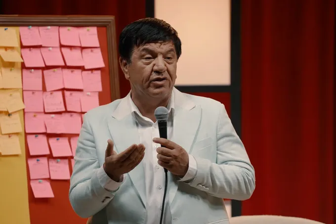 Zokir Ochildiyev ishtirokida “Hammasi roast” shousi
