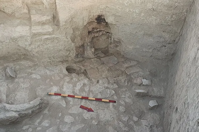 Odirmon shahar yodgorligidan noyob ostodon va altar topildi