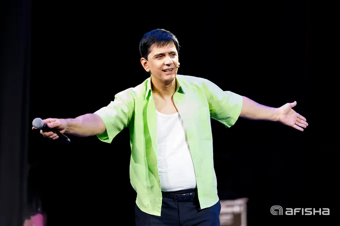 “Muxlislar bilan “Begona bahor”ni esladik”. Anvar Sobirovning 2026-yilgi konserti qanday o‘tdi?